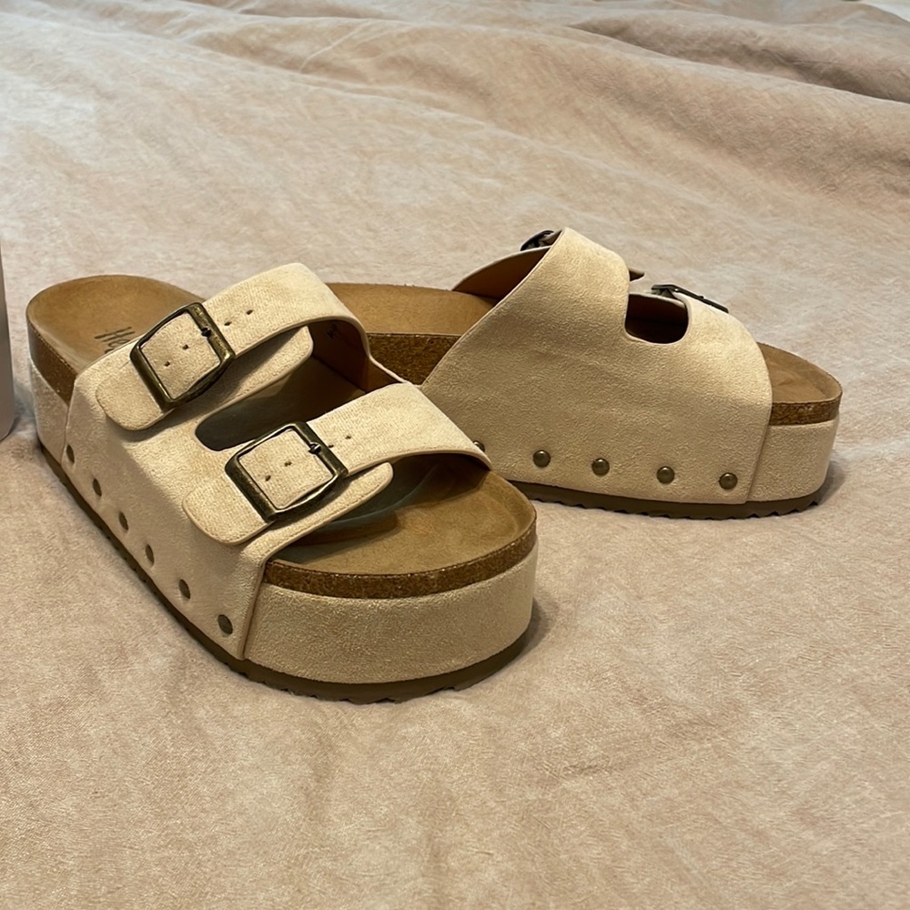 Wannabe platform sandals